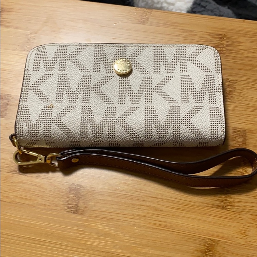 Michael Kors wristlet